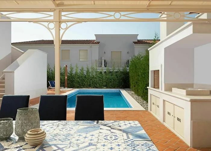 Villa Escape In Vabriga With Pool & Views *